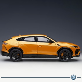 Modelo LAMBORGHINI URUS Naranja boreal, Escala 1:18, Abrible | AUTOart original