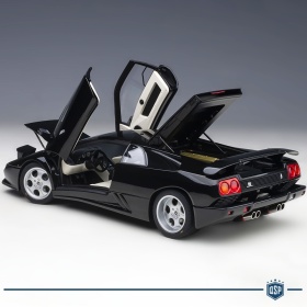 Modelo LAMBORGHINI DIABLO SE30 Negro Intenso Metálico, Escala 1:18, Abrible | AUTOart original
