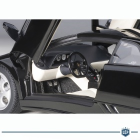 Modelo LAMBORGHINI DIABLO SE30 Negro Intenso Metálico, Escala 1:18, Abrible | AUTOart original