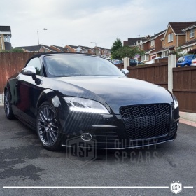 REJILLA Delantera para Audi TT 8J, Parrilla NIDO DE ABEJA Negro Brillante | Tuning Estilo rs