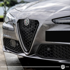 Borde de Rejilla para Alfa Romeo Giulia, Forma de V Negro Brillante | Borde Decorativo Tuning