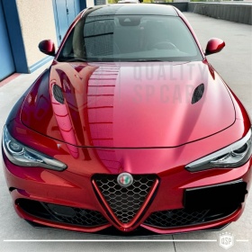Borde de Rejilla para Alfa Romeo Giulia, Forma de V Rojo | Borde Decorativo Tuning
