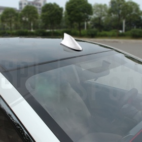 Weisse Autoantenne HAIFISCHFLOSSE Antenne-Universal | Echter AM-FM-DAB+-Empfang Gummibasis