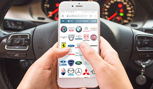 Auto con Luci Bianche Potenti