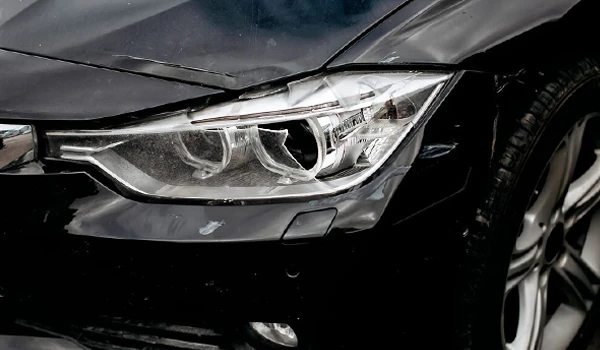 Auto con Luci Bianche Potenti