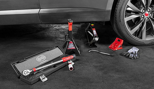 Auto Attrezzi di Smontaggio Sul Pavimento