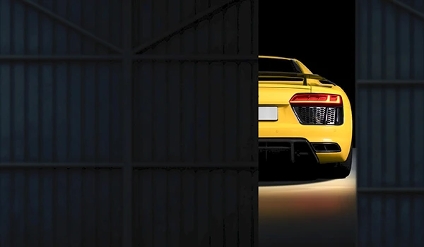 Coche deportivo Audi R8 con accesorios Tuning