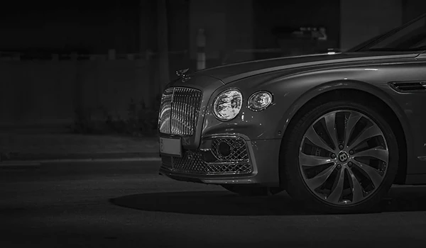Coche Bentley de lujo con atención al detalle