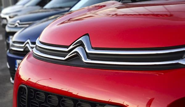 Detalle frontal del coche Citroën