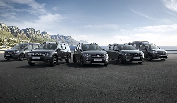 Coches Dacia en las montañas