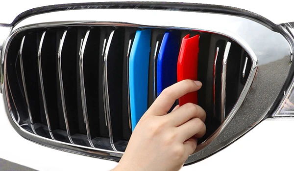 Tiras deportivas de colores para la parrilla BMW M