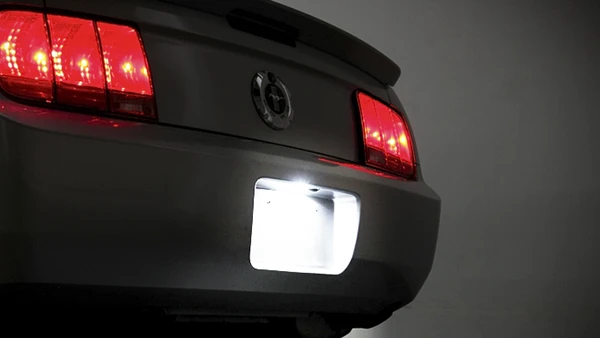 Ford Mustang con Luces de matrícula LED blancas