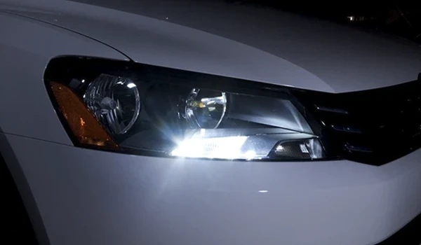 VW Passat B7 con Luces de posición LED blancas